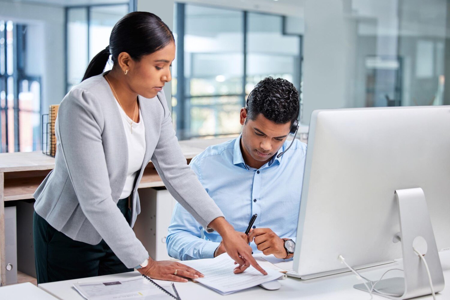 चित्र: Man and woman in office working on documents